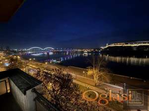 Fantastičan pogled na Dunav i Petrovaradisnku Tvrđavu!