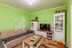 Kuća  na  Mramorskom brdu, 94 m2, plac  10 ari