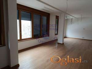 Na prodaju luksuzan penthaus stan sa izuzetnim rasporedom i komforom, ukupne površine 156 m².