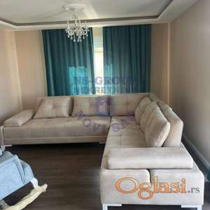 Izdaje se kuća na sprat u Sremskoj Kamenici površine od 280m2.