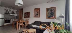 ODMAH USELJIV LEP STAN U KISAĆKOJ