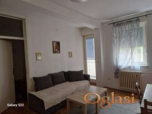 ODLIČAN JEDNOIPOSOBAN STAN U ĆIRPANOVOJ ULICI - PREKO PUTA FUTOŠKE PIJACE