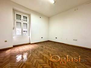 Stan u centru, odličan kao Poslovni prostor ID#2441