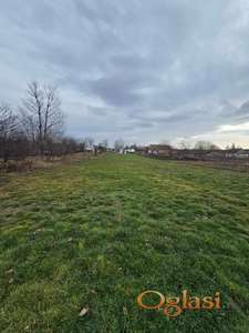 BACKI PETROVAC, VELIKI PLAC SA STAMBENIM KONTEJNEROM SA KUPATILOM - 70000E