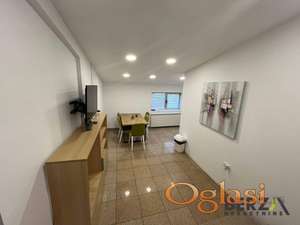 PRAZAN POSLOVNI PROSTOR OD 300 M2 U POSLOVNOJ ZGRADI SA PARKINGOM NA SALAJCI