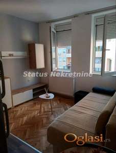 Centar-Nameštena Garsonjera 20 m2 na Trećem spratu-Zakupnina 300e-065/385 8880