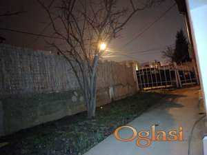 Odličan stan u polusuterenu zgrade sa bastom od 20kv