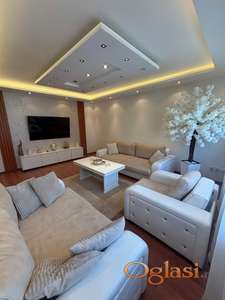 Na prodaju šestosoban stan.133 m2.