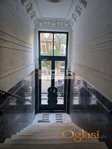 Centar, ušuškan, divan stan! ID#4488