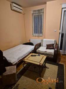 GRBAVICA NAMESTENA GARSONJERA