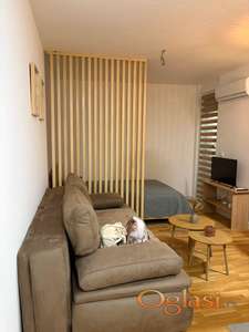 Odlična garsonjera u novoj zgradi u Kosovskoj!