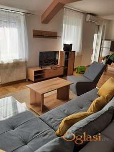 ODLIČAN TROSOBAN DUPLEX NAMEŠTEN STAN U ĆIRPANOVOJ ULICI 650 EVRA