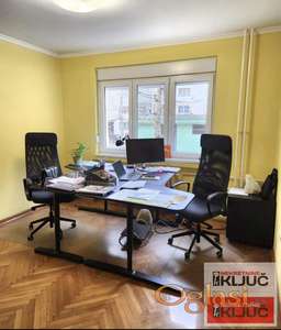 KEJ IZDAJE SE TROSOBAN STAN ZA POSLOVNE DELATNOSTI