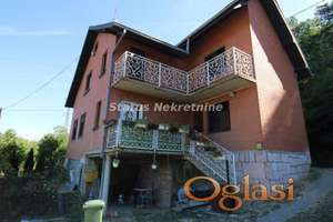 Sremska Kamenica-Porodična lepa kuća sa odličnoj lokaciji