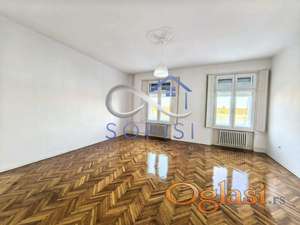 Novi Sad, Kej - Prelep salonac na Keju ID#1401