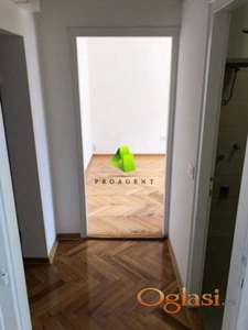 Renoviran poslovni prostor u pešačkoj zoni ID#7034