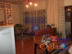 Novija kuća u centru Veternika. Ivona 065/4019279