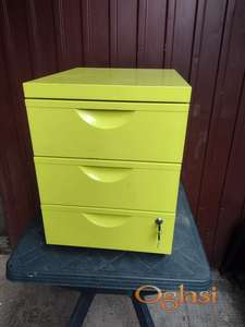 Metalni ormarić sa fiokama