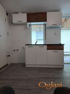 Odlična investicija ! Dvoiposoban ! Dvorište !