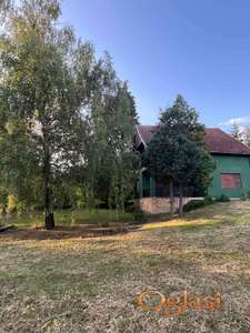 Vikend kuća Krčedin, na placu 43.8ar sa voćnjakom krušaka, Hitno!