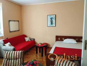 Dvosoban stan u Centru Novog Sada! Trg Republike !