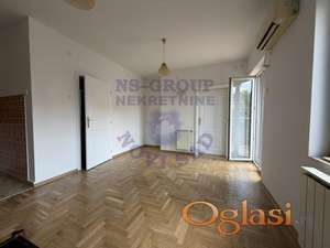 Renoviran, dvosoban stan, parking mesto, Bulevar Evrope