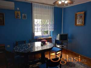 Odlična porodična kuća sa garažom i dvorištem – Petrovaradin, Blok vila!