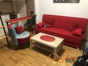 ODLIČNA GARSONJERA U LUKUZNOJ ZGRADI, BULEVAR