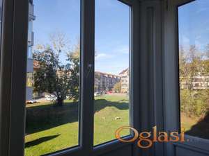 Trosoban stan na šetalištu na Novom Naselju