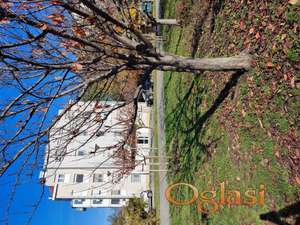 Trosoban stan na šetalištu na Novom Naselju