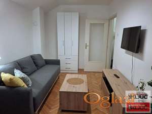 Garsonjera u blizini Medicinskog fakulteta