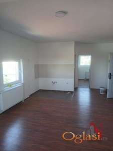 KLISA NOV STAN SA PARKINGOM