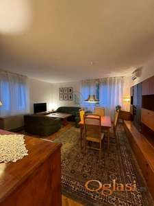 Shopping Centar Karaburma, 66 m2