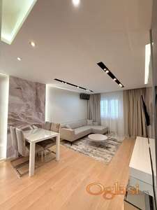 PRELEP TROIPOSOBAN STAN NA BULEVARU EVROPE,KOD HOTELA SHERATON. PET FRIENDLY