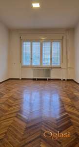 KEJ IZDAJE SE SALONSKI STAN ZA POSLOVNE DELATNOSTI