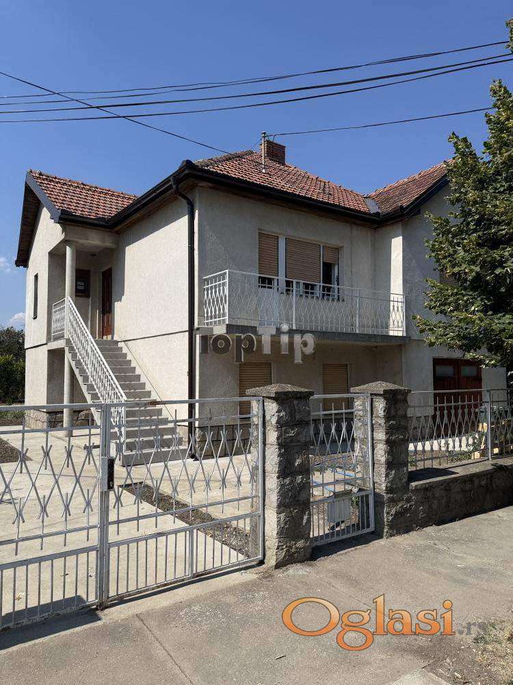 SPRATNA PORODIČNA KUĆA U MALOM RADANOVCU — fotografija