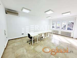 Izdato! Centar(Skupština)61m2,2.5+terasa #3843