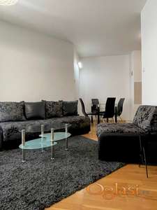 Kompletno opremljen stan u centru Novog Sada - Useljiv odmah!