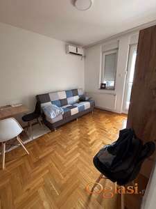 Odličan jednoiposoban stan na novoj Detelinari