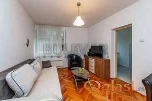 Na prodaju trosobni stan 65m2, u blizini Lutkarskog pozorišta