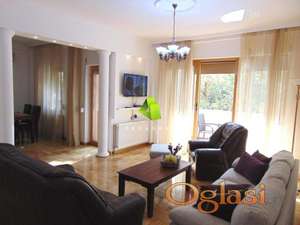 Komforan troiposoban stan u centru ID#8843