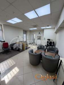 Izdaje se odličan poslovni prostor u centru Niša, 140m2