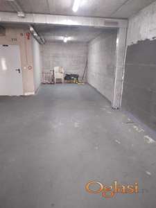 **DVA GARAZNA MESTE**