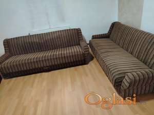 Na prodaju dva kauca i fotelja. Ocuvani i jako udobni