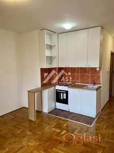 IZDAJE SE STAN NA ADAMOVICEVOM NASELJU-parking mesto ID#5595