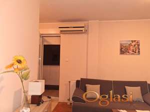 Namesten stan u Kralja Petra kod sajma