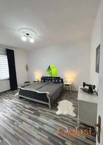 Lep salonski stan u strogom centru ID#7822