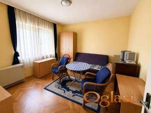 Šarmantna garsonjera u Šantićevoj – 22 m²
