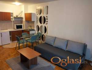 Izdaje se nameštena garsonjera u centru Novog Sada