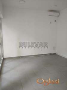 Izdaje se ulični lokal u centru, 40m2!
